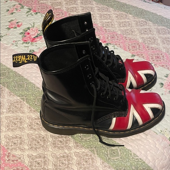 Dr. Martens Red and White Union Flag Boots - Picture 2 of 3